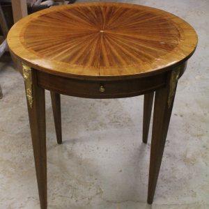Table ronde de style Louis XVI