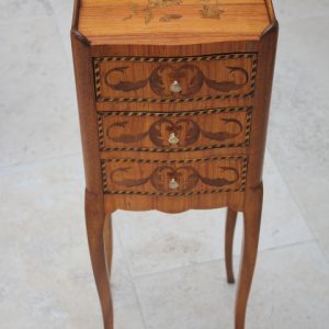 Petite table marqueté 3 tiroirs